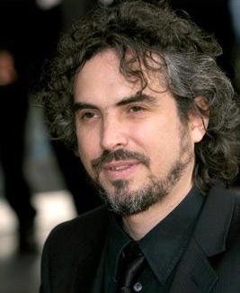 Alfonso Cuaron.jpg - ALFONSO CUARÓN Con una dilatada carrera cinematográfica en México y en los Estados Unidos con titulos como: "Sólo con tu pareja" (1991), "La princesita" (1995), "Grandes Esperanzas" (1998), "Y tu mamá tambien" (2001), "Harry Potter y el prisionero de Azkaban" (2004), este director nacido en el Distrito Federal ahora ha logrado un importante triunfo con "Hijos de los hombres" (2006) . 